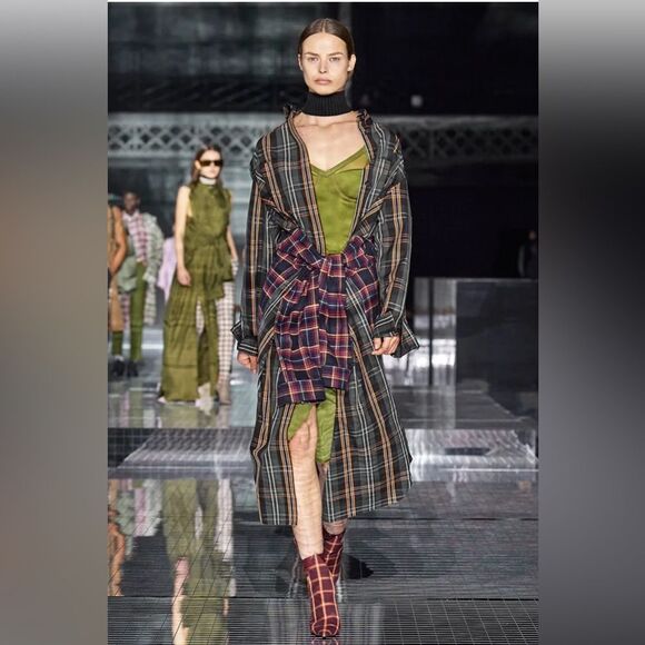 Festival season in London!  Inspiration for today’s show. - Picture 14 of 15